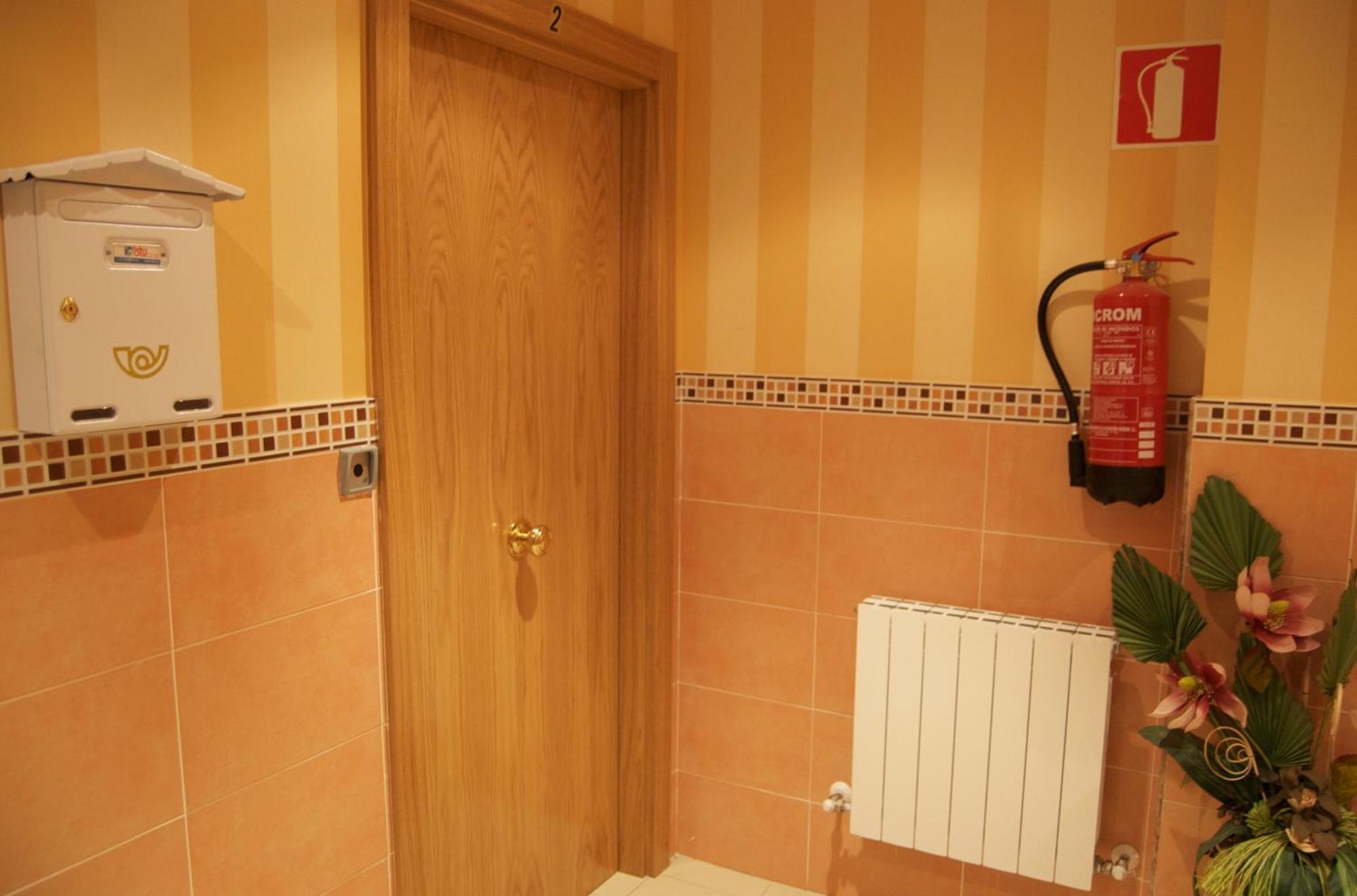 Pension Zorroza 1 บิลเบา ภายนอก รูปภาพ